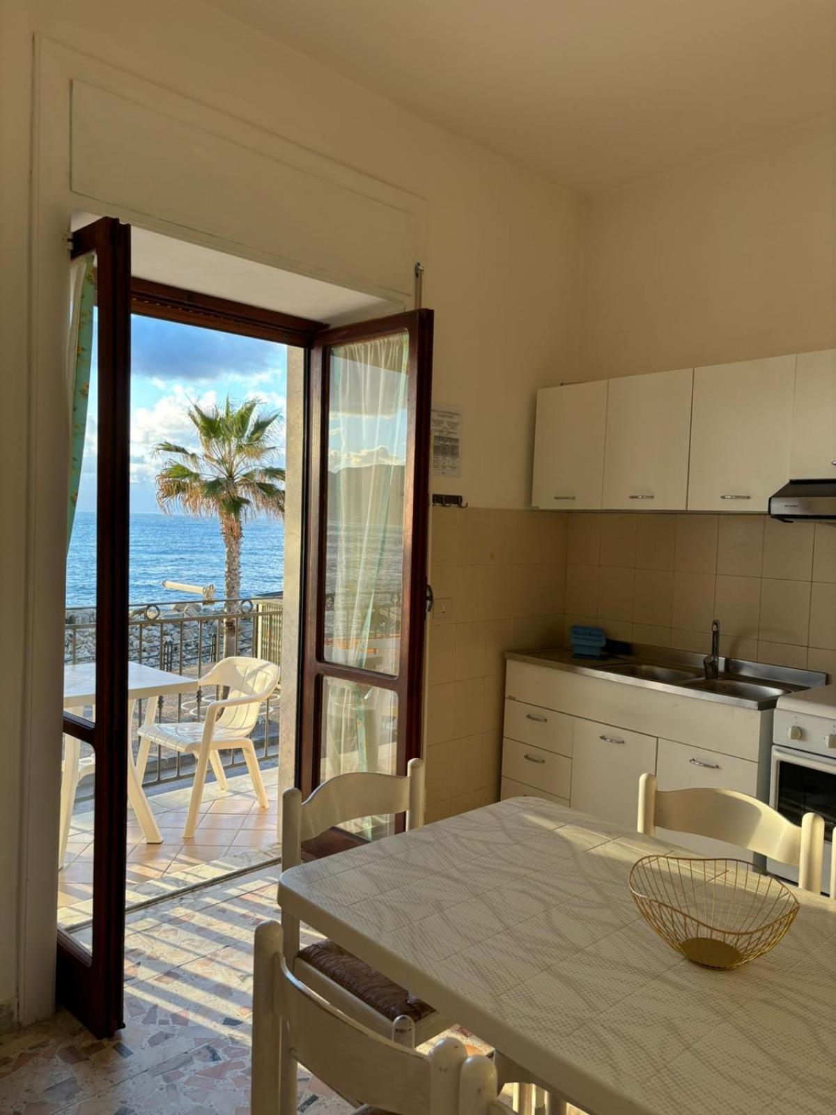 Marger Apartments Санта-Мария-ди-Кастеллабате Экстерьер фото